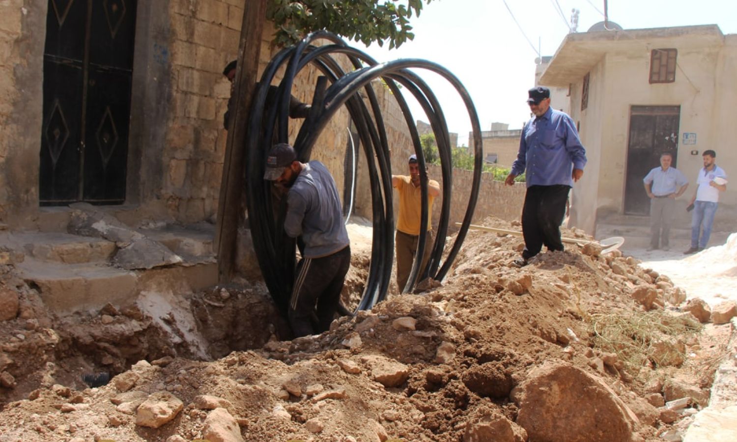 تمديد خطوط مياه الشرب في أطمة شمالي إدلب – 22 من آب 2023 (وزارة الإدارة المحلية في "الإنقاذ")