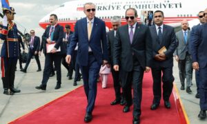 السيسي (يمين) وأردوغان (يسار) في زيارة هي الأولى للقاهرة منذ 12 عامًا- 14 شباط 2024 (TRT HABER)