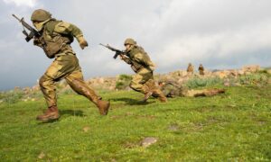 الجيش الإسرائيلي يجري تدريبات عسكرية لرفع الجاهزية على جبهته الشمالية- 16 من شباط 2024 (أفيخاي أدرعي/ إكس)