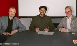 محمود داوود يوقع عقد انتقاله لشتوتغارت الألماني 1 من شباط 2024 (شتوتغارت/ إكس)