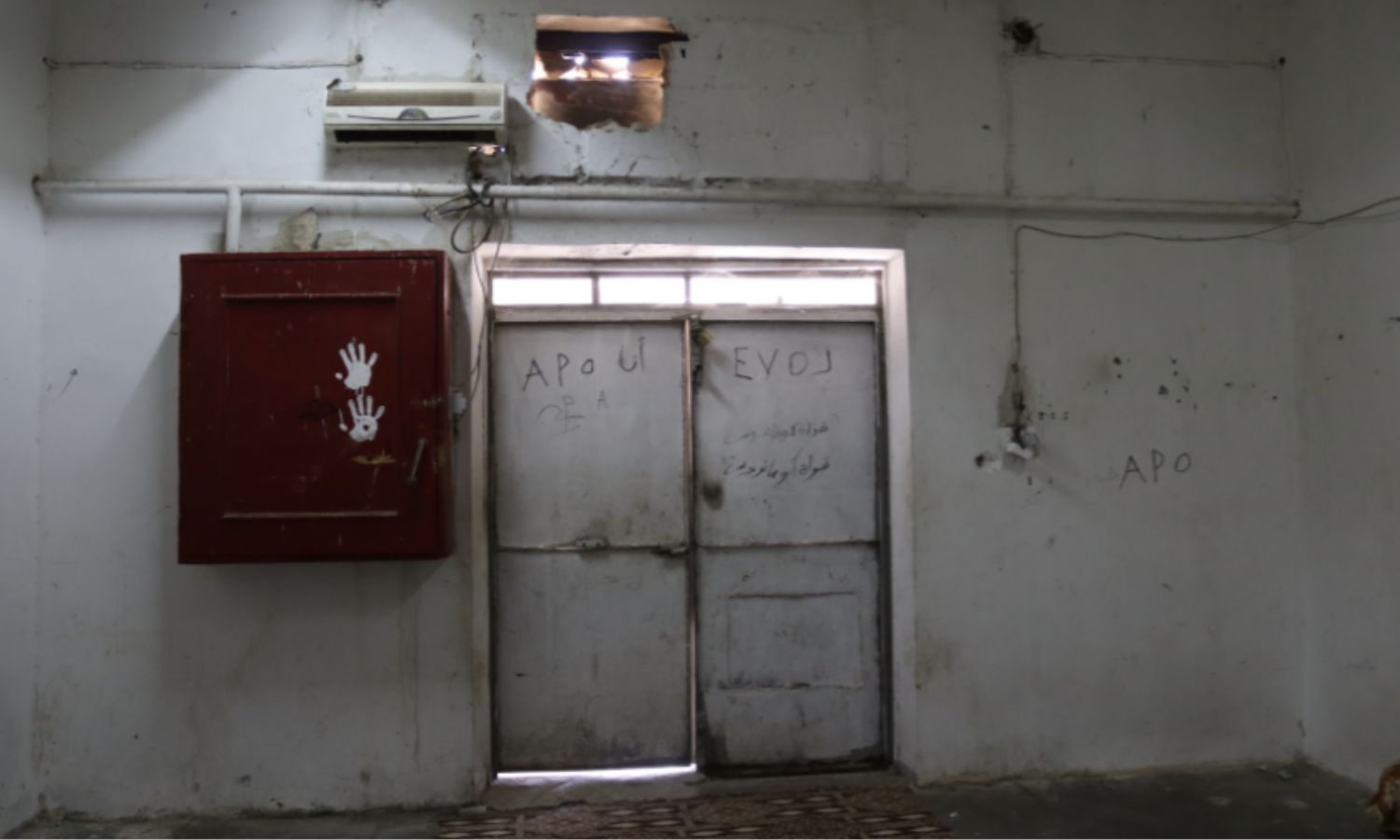داخل منشأة حجز الأفراد مؤقتاً في المبنى "ب"- تموز 2013 (المركز السوري للعدالة والمساءلة)