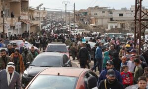 مدنيون ومقاتلون محليون خلال صلح عشائري في بلدة محجة شمالي درعا- 13 من شباط 2024 (Bosra Press/ فيس بوك)