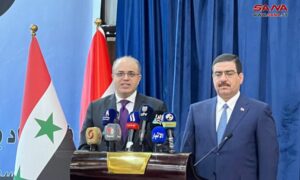 وزير الاقتصاد السوري، محمد سامر الخليل، يدلي بتصريحات على هامش أعمال "الجنة السورية- العراقية" في بغداد- 21 من شباط 2024 (سانا)