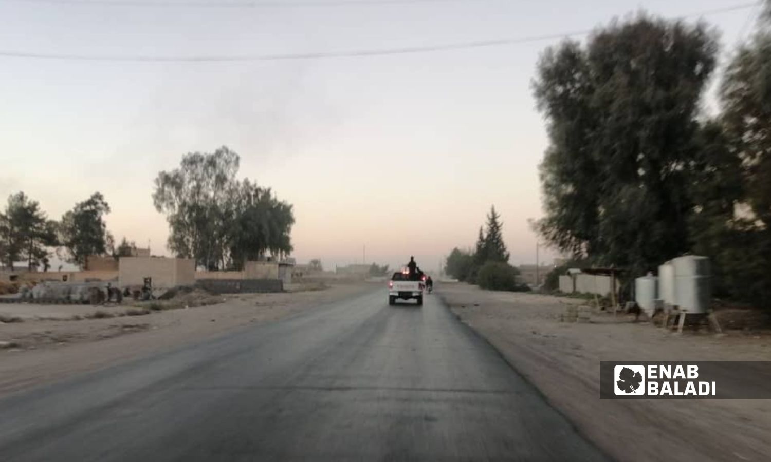 رتل لقوات "الكوماندوز" التابعة لـ"قسد" في بلدة أبريهة شرقي دير الزور - 8 من تشرين الثاني 2023 (عنب بلدي)