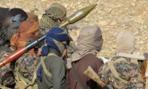 مقاتلون من تنظيم "الدولة الإسلامية" يعلنون بيعتهم لأمير التنظيم "أبو حفص الهاشمي" من البادية السورية- 16 من آب 2023 (معرّف التنظيم الرسمي/ تلجرام)
