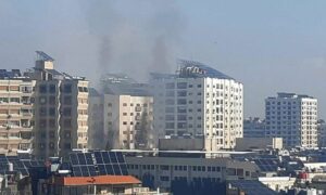 تصاعد الدخان إثر قصف إسرائيلي استهدف مدينة كفرسوسة في العاصمة السورية دمشق- 21 من شباط 2024 (سوريا الآن/ فيس بوك)