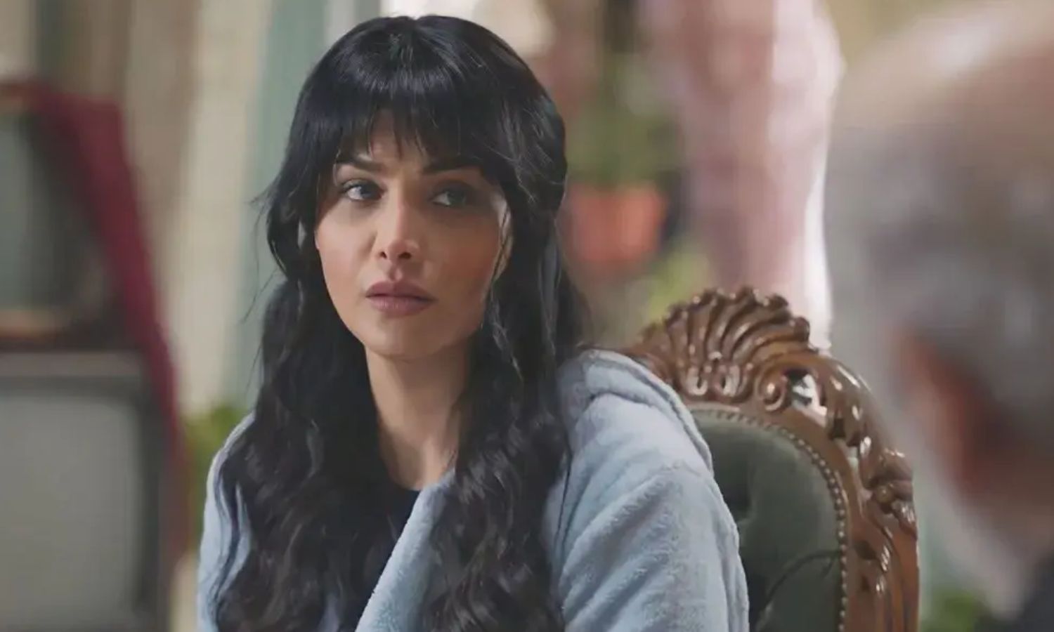 الممثلة السورية قمر خلف في أحد مشاهد مسلسل “خريف عمر”