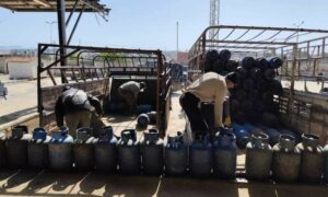 عمال داخل معمل غاز "سنجوان" باللاذقية - 2 من آذار 2024 (محافظة اللاذقية)
