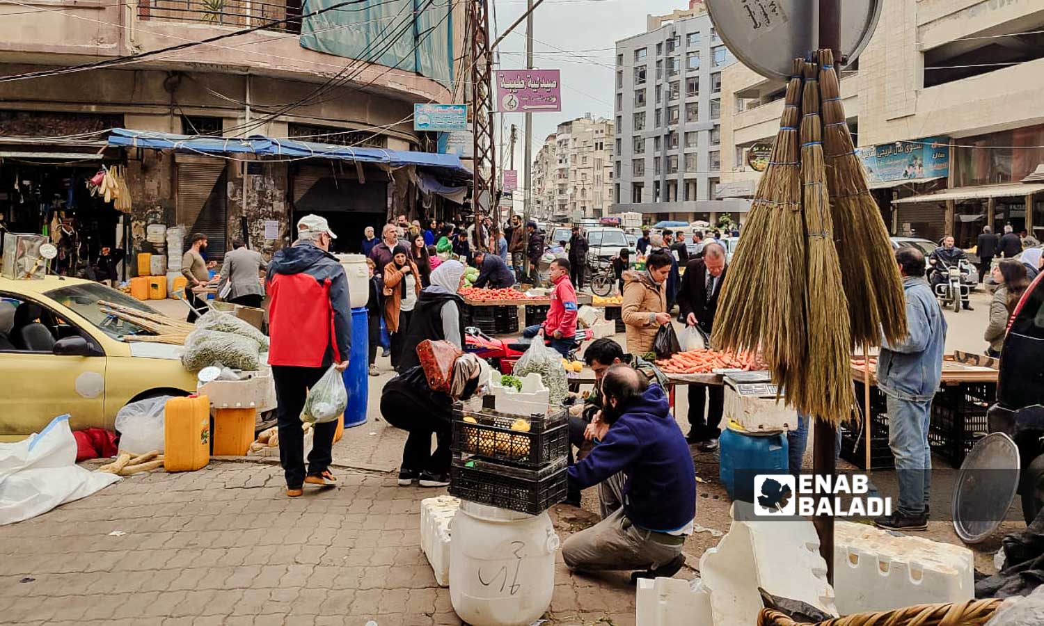  سوق الريجة بمدينة اللاذقية شمالي غربي سوريا - 17 من آذار 2024 (عنب بلدي/ليندا علي)
