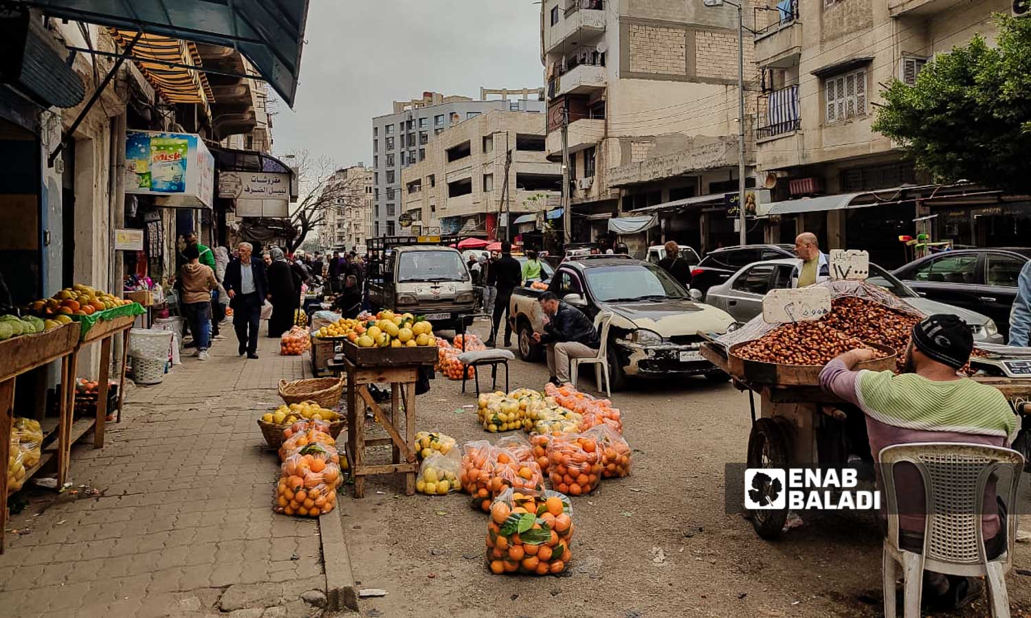 سوق الريجة بمدينة اللاذقية شمالي غربي سوريا - 17 من آذار 2024 (عنب بلدي/ليندا علي)