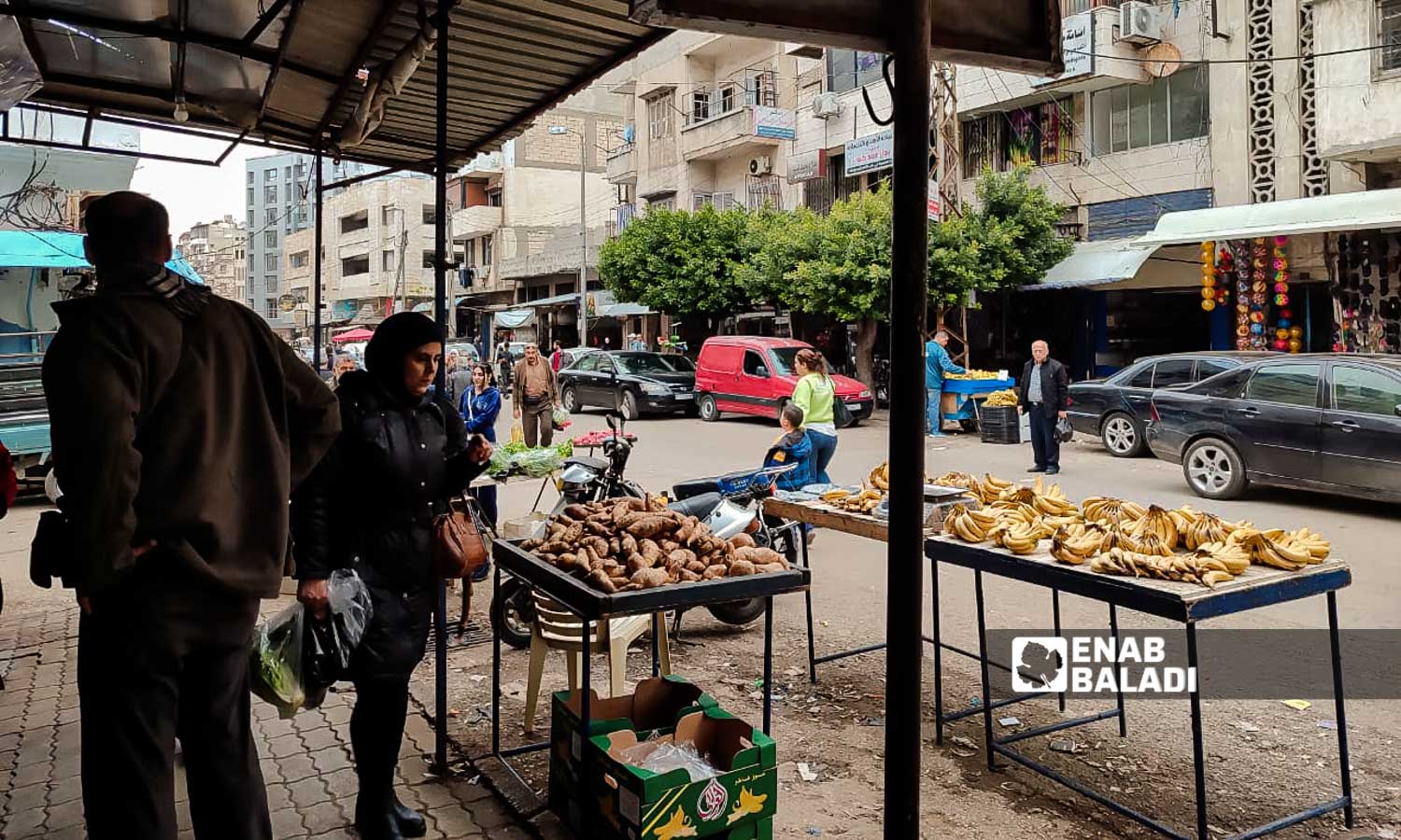 سوق الريجة بمدينة اللاذقية شمالي غربي سوريا - 17 من آذار 2024 (عنب بلدي/ليندا علي)