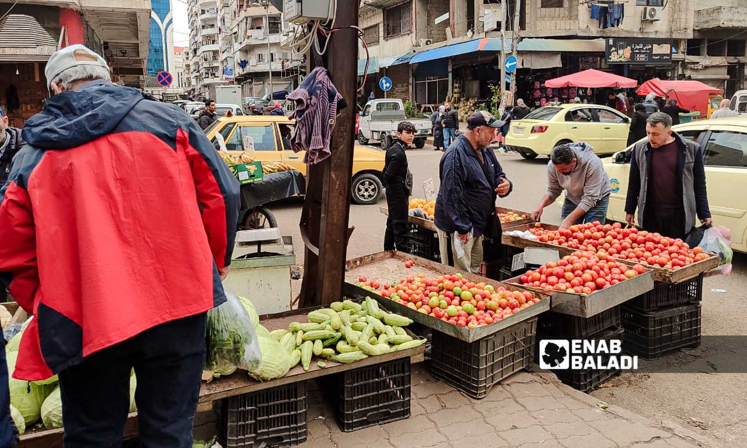 سوق الريجة في مدينة اللاذقية شمالي غربي سوريا - 17 من آذار 2024 (عنب بلدي/ليندا علي)