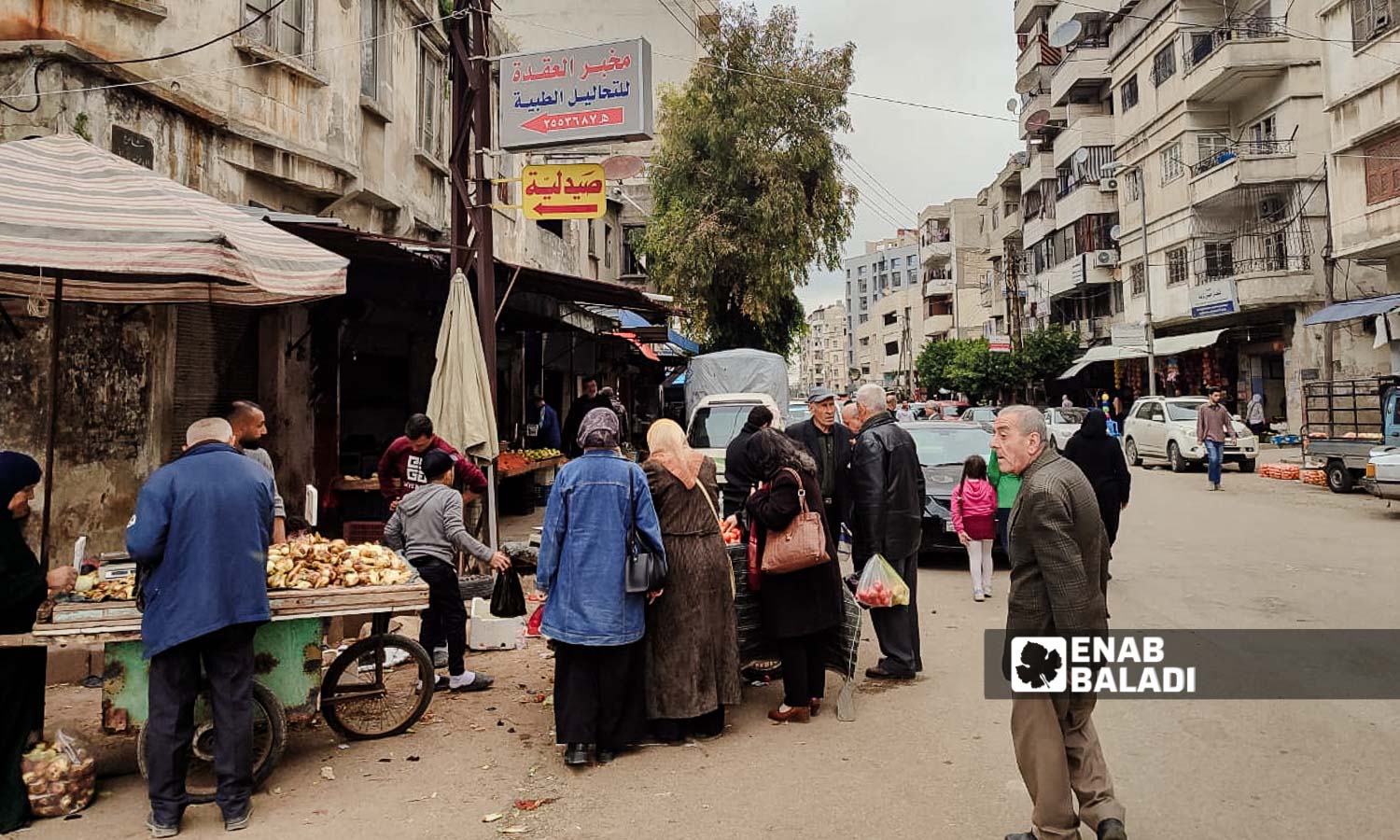 حركة سوق الريجة بمدينة اللاذقية شمالي غربي سوريا - 17 من آذار 2024 (عنب بلدي/ليندا علي)