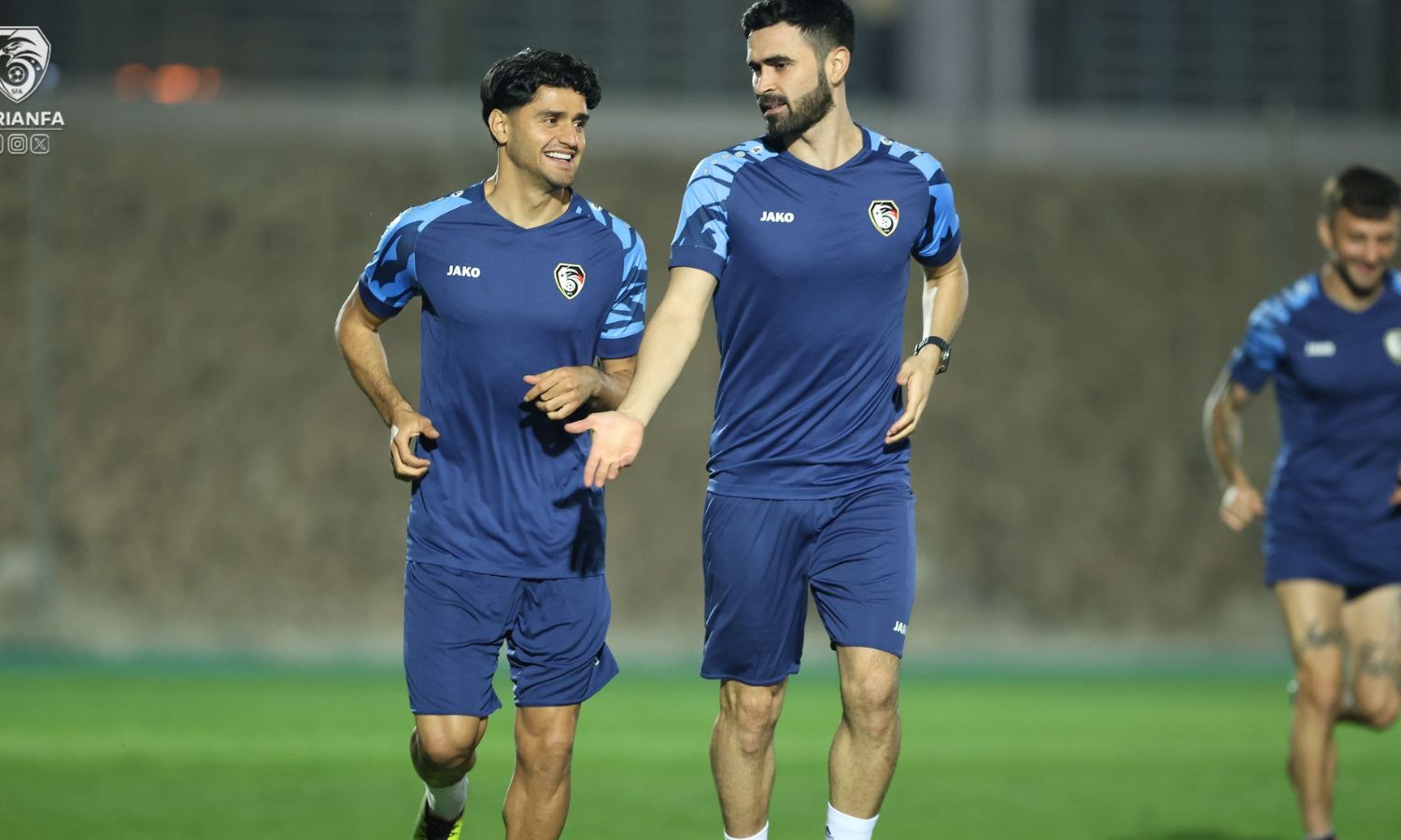 يعول المنتخب السوري على عمر خربين (يمين) ومحمود داوود (يسار) لتجاوز الدور الأول من التصفيات المونديالية والآسيوية- 24 آذار 2024 (الاتحاد السوري لكرة القدم)