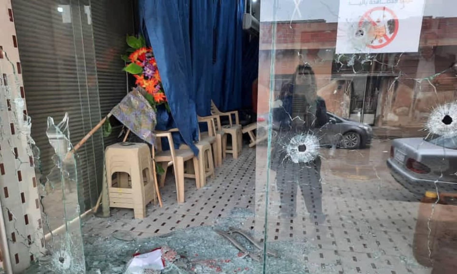 أضرار ناجمة عن اعتداء على مقر للمجلس الوطني الكردي في الدرباسية- 14 من كانون الأول 2020 (حركة الإصلاح الكردي/ فيس بوك)