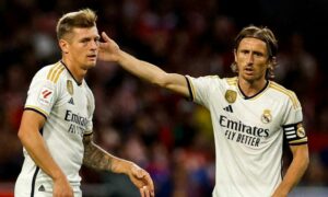 قد يغادر الثنائي الذهبي لريال مدريد، لوكا مودريتش (يمين) وتوني كروس (يسار)، النادي في صيف 2025 (حساب ريال مدريد/ إكس)