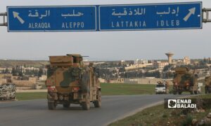 رتل للقوات التركية مؤلف من 25 آلية يدخل الأراضي السورية في مدينة الأتارب - 3 من شباط 2020 (عنب بلدي)
