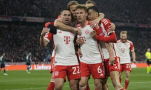 لاعبو بايرن ميونيخ يحتفلون بتسجيل هدف على أرسنال والتأهل إلى نصف نهائي دوري أبطال أوروبا - 17 من نيسان 2024 (FCBayern)
