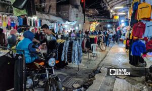 سوق "العنابة الشعبي"  قبل عيد الفطر في مدينة اللاذقية شمال غربي سوريا  - 7 من نيسان 2024 (عنب بلدي/ليندا علي)