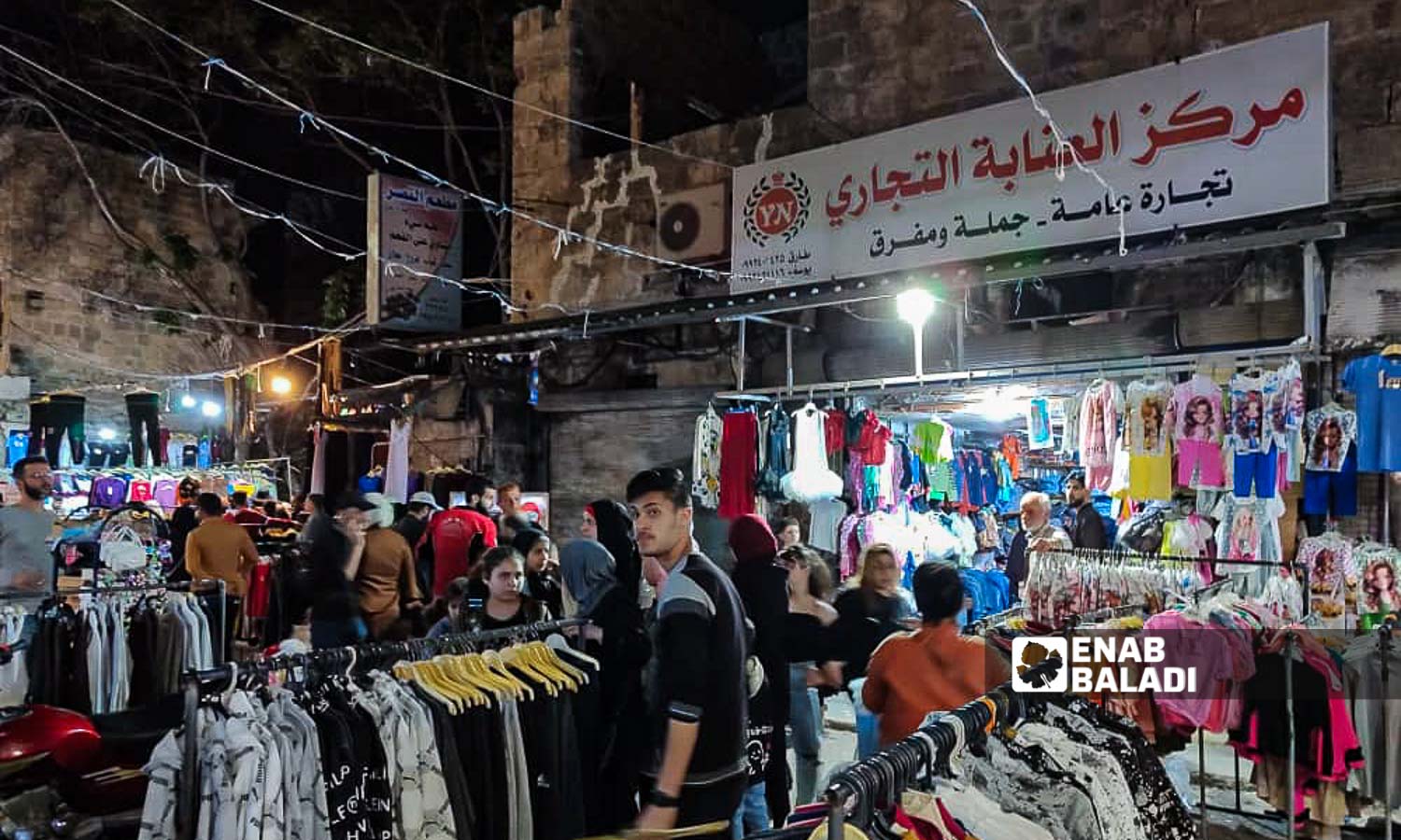 سوق "العنابة الشعبي" في مدينة اللاذقية شمال غربي سوريا - 7 من نيسان 2024 (عنب بلدي/ليندا علي)