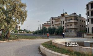 تنشط رياضة المشي والجري في أحياء مدينة درعا جنوبي سوريا - 20 من نيسان 2024(عنب بلدي/ سارة الأحمد)
