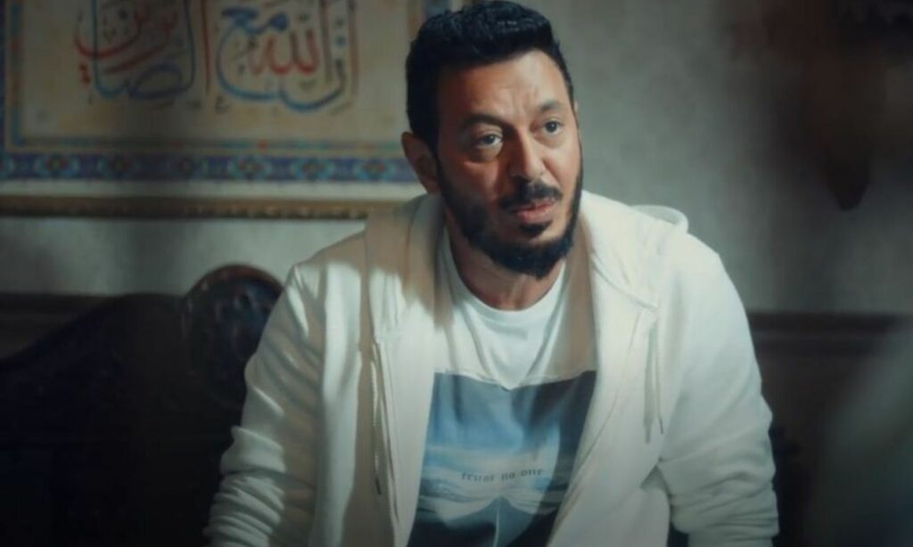 ماهر شعبان بشخصية معلم في مسلسل “المعلم”