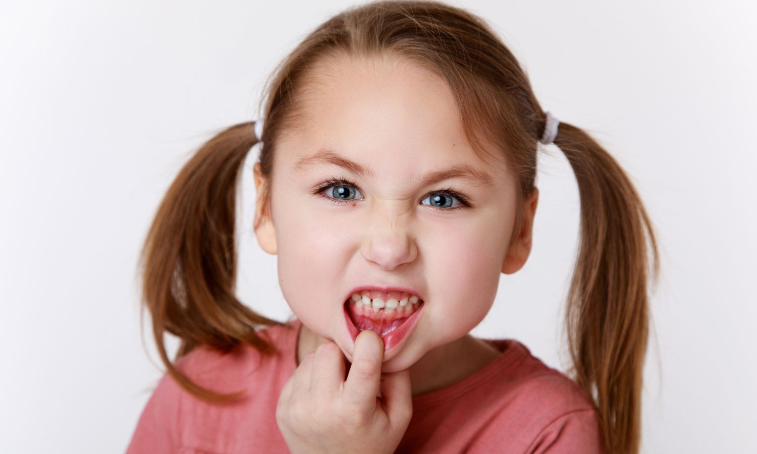 ما يجب معرفته عن تبديل الأسنان عند الأطفال