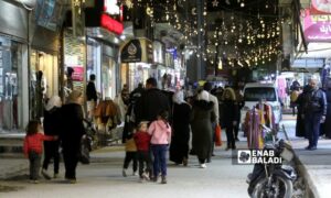 حركة شراء ضعيفة في سوق مدينة اعزاز بريف حلب الشمالي قبيل عيد الفطر - 7 من نيسان 2024 (عنب بلدي/ ديان جنباز)