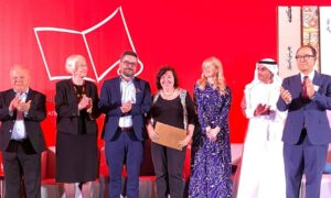 من حفل فوز رواية "قناع بلون السماء" بالجائزة العالمية للرواية العربية في أبو ظبي- 28 من نيسان 2024 (البيان)