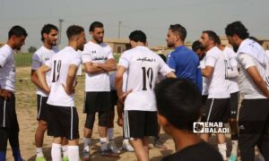 لاعبين من فريق سفير الشعيطات في بطولة تل مشحن بمحافظة الحسكة- 20 من نيسان 2024 (عنب بلدي)