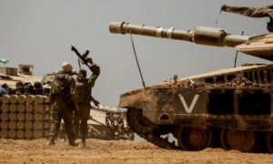 جنود إسرائيليون يشاركون في الحرب على غزة في ظل سعي إسرائيل لدخول رفح، وهو ما تعارضه وتحذر منه مختلف الدول- 9 من أيار 2024 (رويترز)