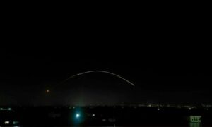 صاروخ إسرائيلي في سماء العاصمة السورية دمشق - 11 من كانون الأول 2023 (الوطن)