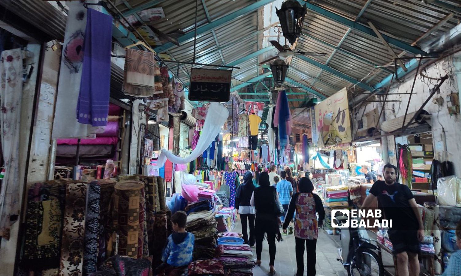 السوق "المقبي" في مدينة جبلة- 30 أيار 2024 (عنب بلدي/ ليندا علي)