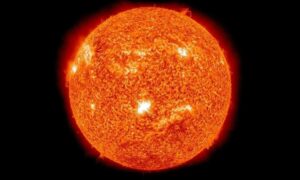 لقطة قريبة لتوهج الشمس- 2022 (ناشيونال جيوغرافيك)