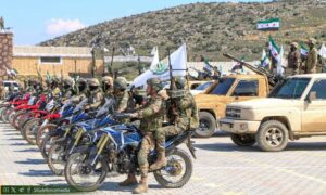 مقاتلون في "الجيش الوطني السوري" خلال دورة تأهيلية شمال غربي سوريا - 7 من آذار 2024 (وزارة الدفاع)