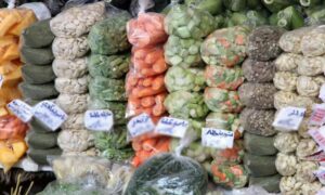 اشتهر سوق التنابل في دمشق بوصفه بديلًا عن المونة التقليدية 2022 (أثر برس)