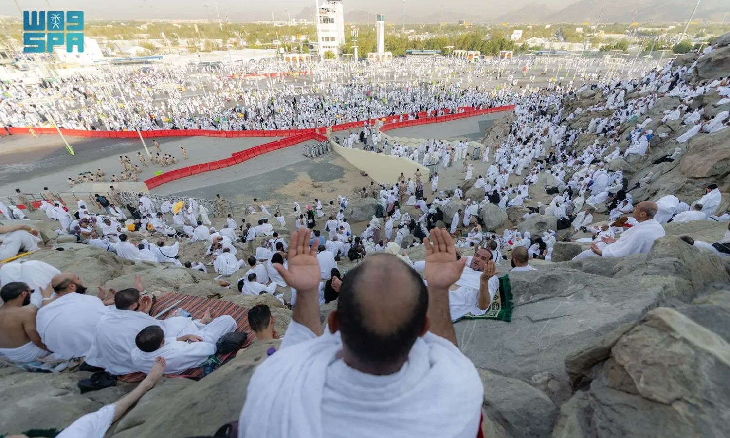 حجاج بيت الله الحرام يقفون في عرفات لأداء ركن الحج الأعظم- 15 من حزيران 2024 (واس)