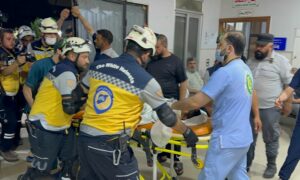 لحظة إدخال الطفل "عسكر دياب" إلى مشفى الرحمة بمدينة دركوش- 9 من حزيران 2024 (الدفاع المدني السوري- فيس بوك)
