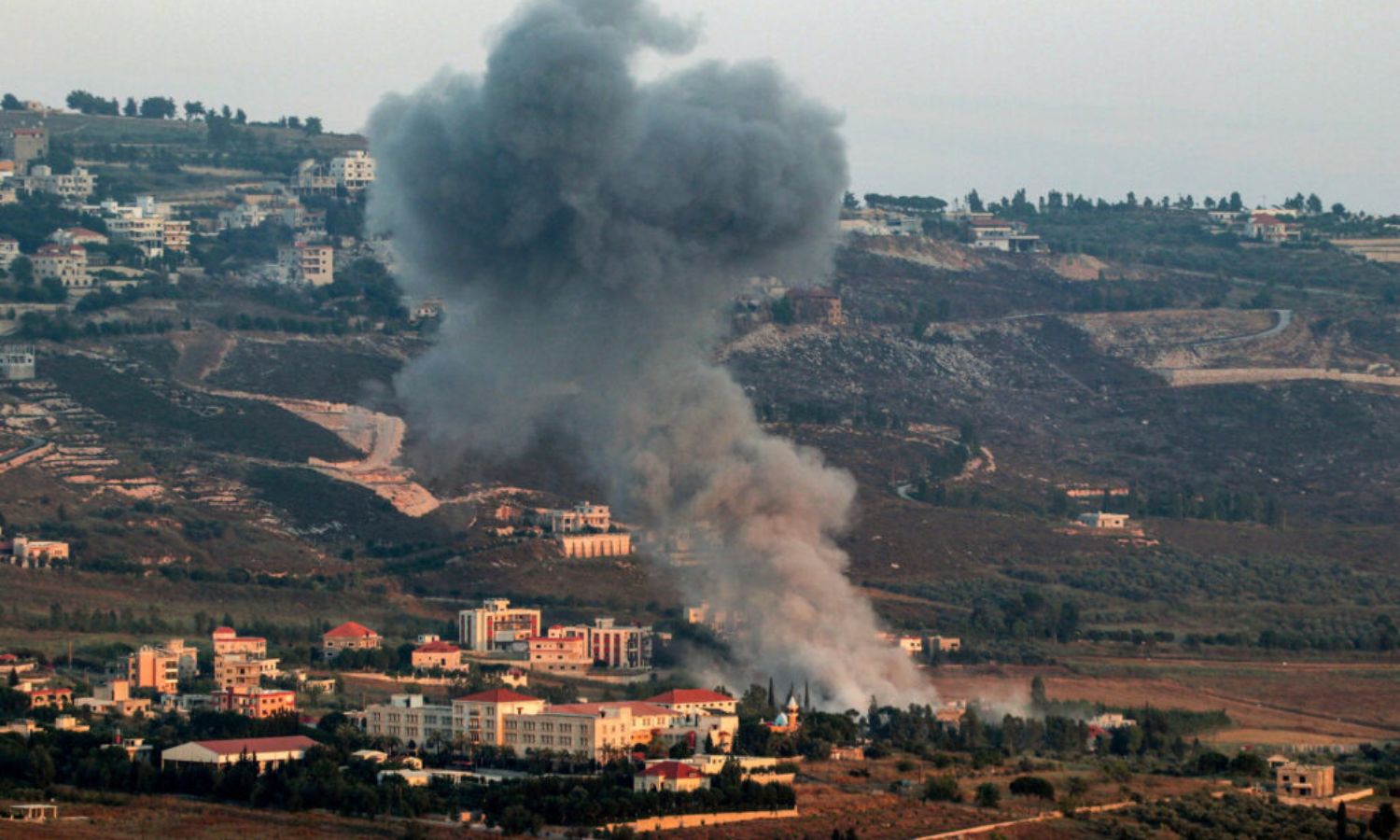 آثار غارة إسرائيلية جنوبي لبنان – 23 من حزيران 2024 (AFP)