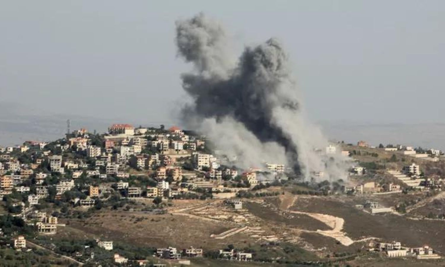 تصاعد الدخان نتيجة قصف إسرائيلي استهدف بلدة الخيام جنوبي لبنان- 8 من حزيران 2024 (أ.ف.ب)