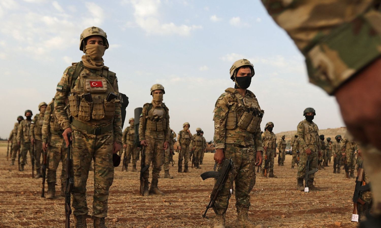 يعد وحود القوات التركية في شمال سوريا إحدى أكبر العقبات بين لقاء محتمل لأردوغان والأسد- قوات تركية في سوريا 2022 (AFP)