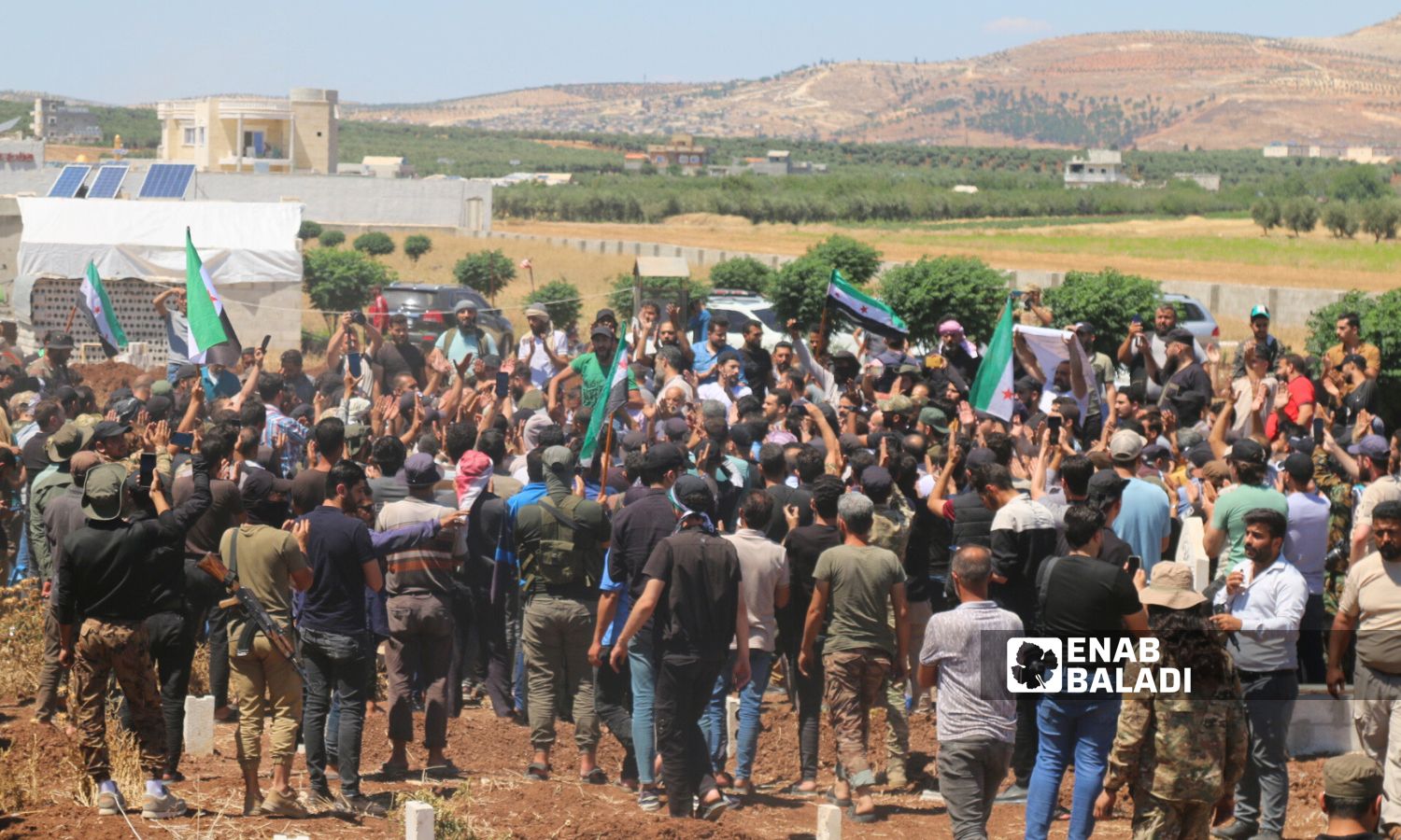 تشييع أربعة ضحايا  قُتلوا إثر مواجهات خلال احتجاج ضد القواعد التركية في مدينة عفرين بريف حلب الشمالي - 2 من تموز 2024 (عنب بلدي/ ديان جنباز) 