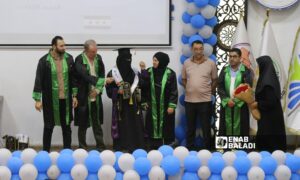 تخريج دفعة من طلبة جامعة 