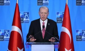 الرئيس التركي، رجب طيب أردوغان يجري مؤتمرًا صحفيًا في واشنطن- 11 من تموز 2024 (الأناضول)