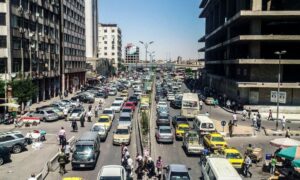مركبات تسير في شارع الثورة وسط العاصمة دمشق- أيلول 2023 (عدسة شاب دمشقي- إكس)