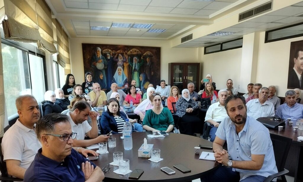 ورشة عمل تدريبية للجنة مصادر التعلم الخاصة بمادة التاريخ في المركز الوطني لتطوير المناهج التربوية بحضور وزير التربية في حكومة النظام- 3 من تموز 2024 (وزارة التربية في حكومة النظام/ فيس بوك)