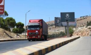 شاحنة مساعدات أممية تدخل عبر معبر باب الهوى- تشرين الثاني 2023 (معبر باب الهوى- فيس بوك)
