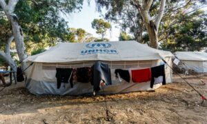 خيمة لاجئين في المنطقة العازلة في قبرص- تموز 2024 (الجارديان)