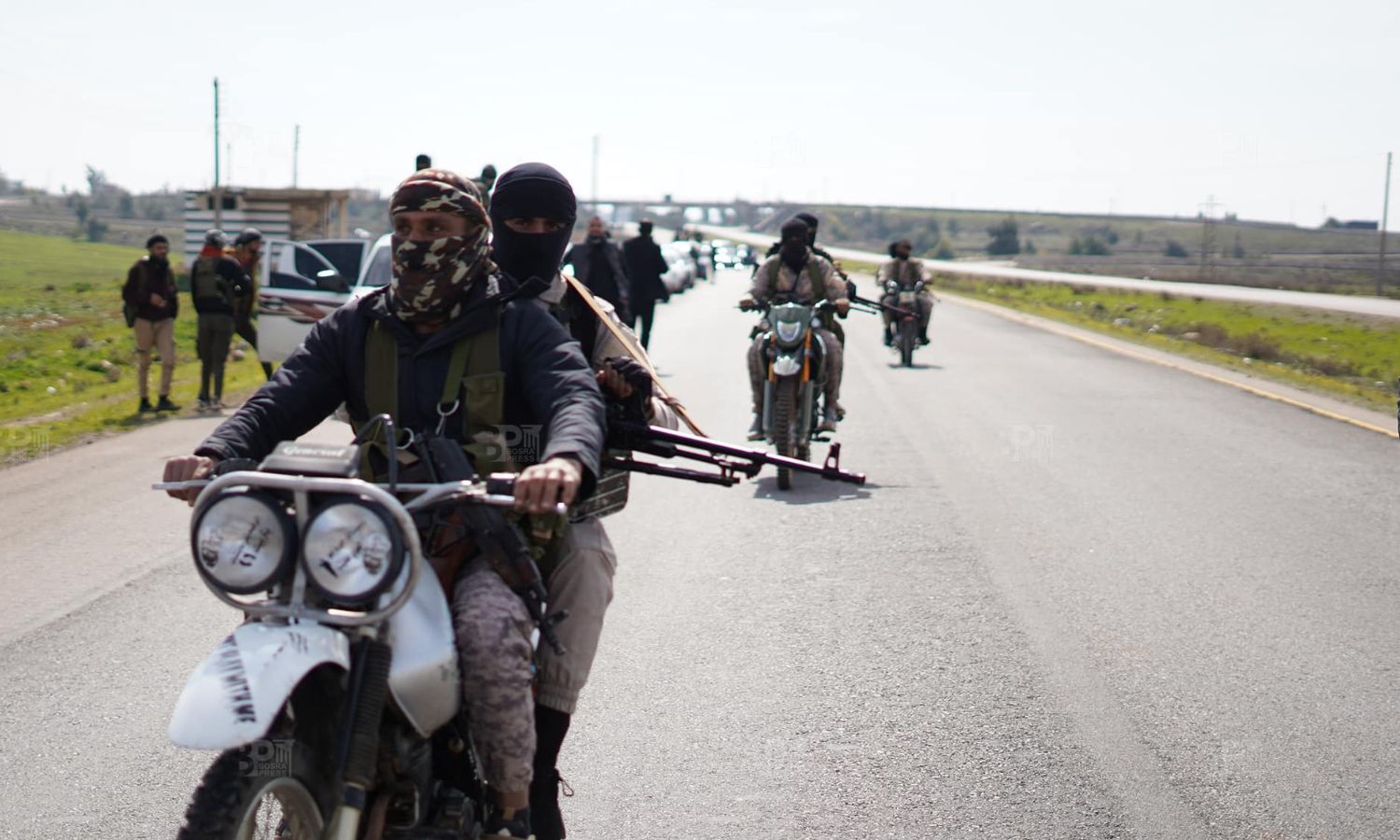 عناصر من اللواء الثامن يتوجهون إلى بلدة محجة بريف درعا - 12 شباط 2023 (Bosra Press)