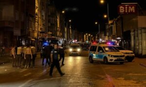 عناصر من الشرطة التركية تنتشر داخل ولاية قيصري عقب تصاعد أعمال الشغب ضد السوريين- 1 من تموز 2024 (Demirören Haber Ajans)


